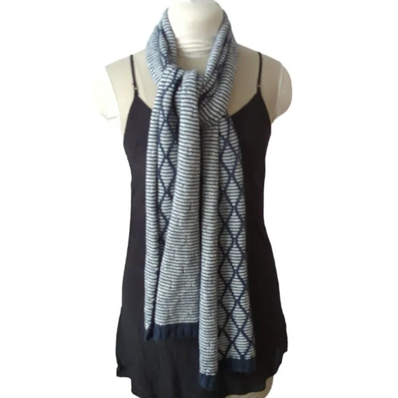 Tommy Hilfiger Reversible Knit Scarf - Picture 1 of 8